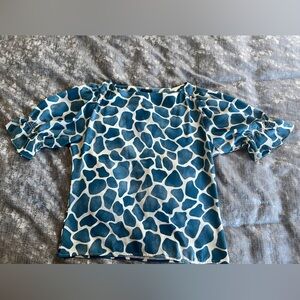Cute giraffe print Ann Taylor blouse - size M